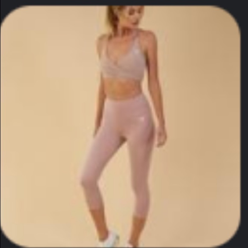 Gymshark Dreamy Cropped Legging in Taupe